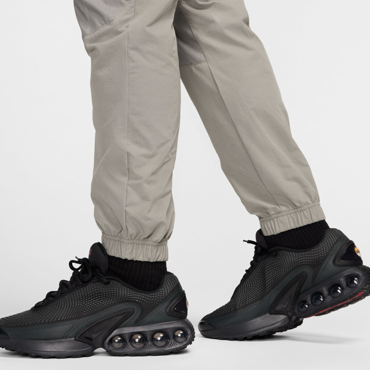 NIKE AIR MAX MEN'S WOVEN CARGO PANTS kelnės