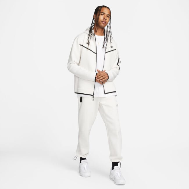 人気のクリスマスアイテムがいっぱい！ NIKE SPORTSWEAR TECH FLEECE MEN'S FULL-ZIP HOODIE džemperiai スニーカー