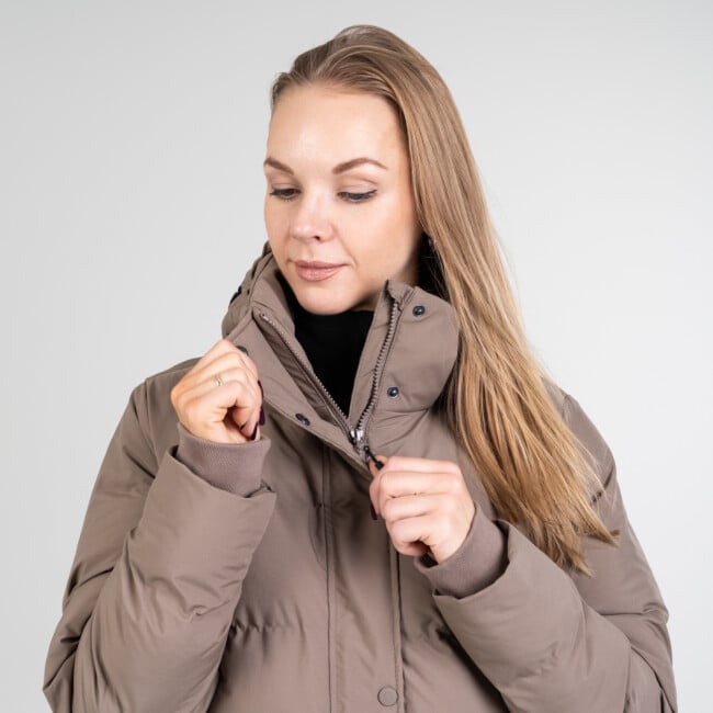 nbsk NEW BALANCE WOMEN'S SPORTSWEAR'S GREATEST HITS WOVEN JACKET