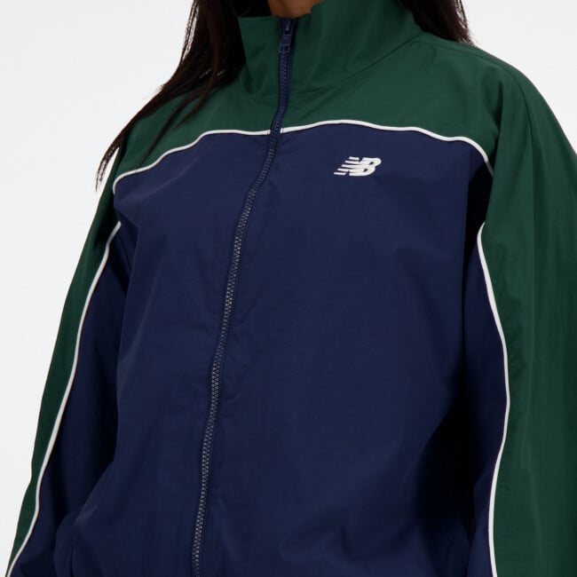 nbsk NEW BALANCE WOMEN'S SPORTSWEAR'S GREATEST HITS WOVEN JACKET